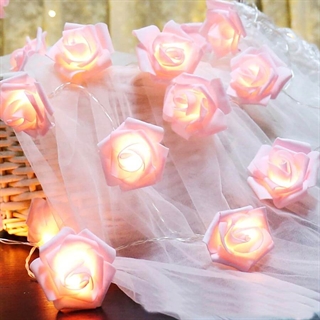 LED lyskæde med lyserøde roser